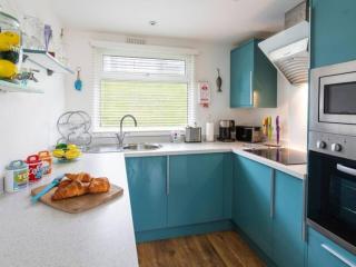 The Hut - 2 Bed Chalet, Coastal Charm in Dartmouth - 9