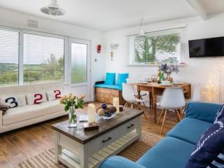 The Hut - 2 Bed Chalet, Coastal Charm in Dartmouth - 4
