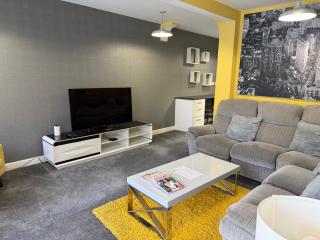 Huge 9 Bed Property Sleeps 17, Near NEC, City Centre, HS2 - 9