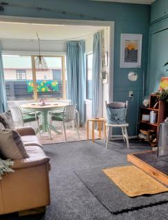 CROOKED MILE COTTAGE - BY THE SEA - family friendly - 9