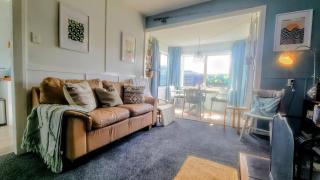 CROOKED MILE COTTAGE - BY THE SEA - family friendly - 7
