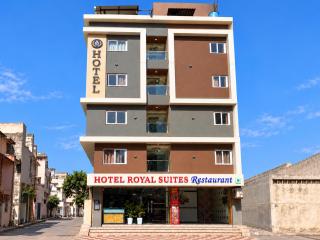 Hotel Royal Suites - 0