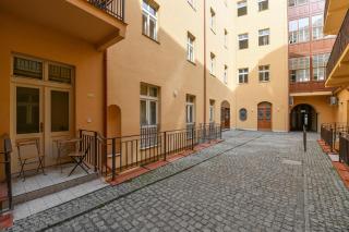 Stylish Apt Right in the City Center - 8