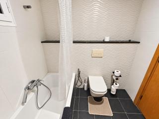 La Perla Azure 3BR Pool 12Min Walk to the Beach - 2