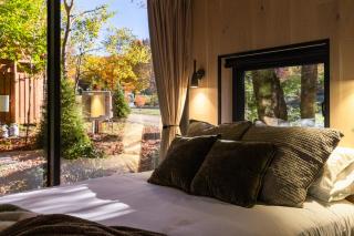 The Moss Rock Mirror Cabin + Spa at Smuggs Notch - 4