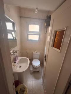 Spacious Room with Garden View in Leafy Maadi - 8