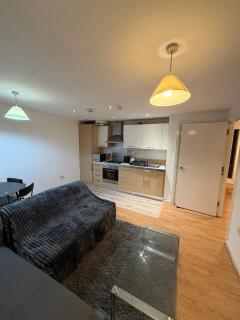 The City Escape, Spacious Two Bedroom Stay - 0