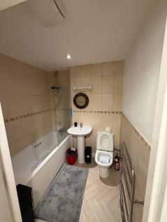 The City Escape, Spacious Two Bedroom Stay - 7