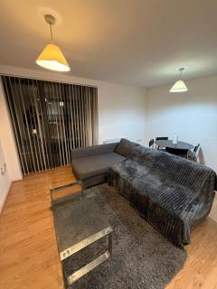 The City Escape, Spacious Two Bedroom Stay - 6