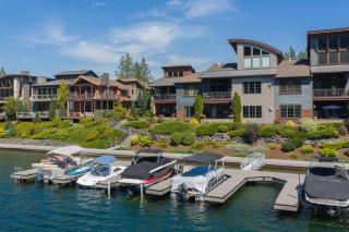Villa On The River With Garage and 2 King Beds - 0