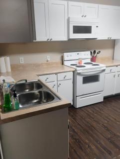 Spacious Centrally Located Studio - 7