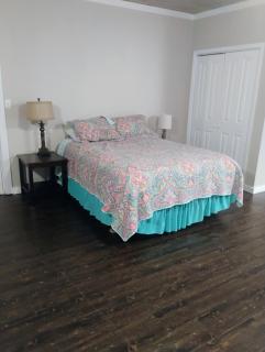 Spacious Centrally Located Studio - 3