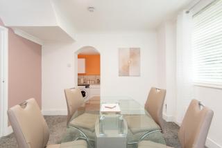 Toast Stays - The Garnet Rest - 2