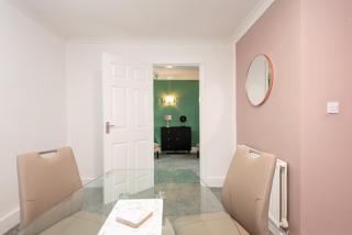 Toast Stays - The Garnet Rest - 1