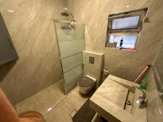 Amman Centric 2-Bedroom Apartment شقة محدثة في وسط عمان قرب المستشفيات والجامعات - 4