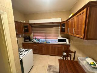 Amman Centric 2-Bedroom Apartment شقة محدثة في وسط عمان قرب المستشفيات والجامعات - 2