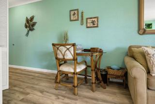 Oceanfront Condo - Hear the waves-Amazing Views, WIFI with AC, free parking - 2