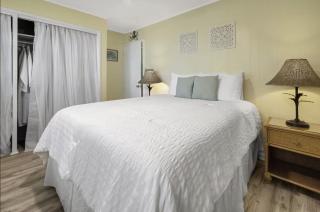 Oceanfront Condo - Hear the waves-Amazing Views, WIFI with AC, free parking - 1