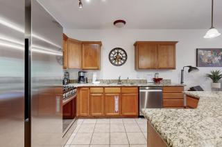 Spacious condo with pool hot tub garage gym & balcony - near Park City - 3