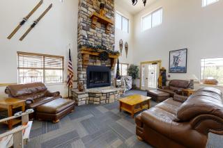 Spacious condo with pool hot tub garage gym & balcony - near Park City - 9