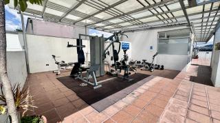 Modern 2BR Apartment - Sauna, Jacuzzi & Terrace - 4