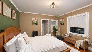 Charming Victorian Room with Luxury Bath in Norton - 4