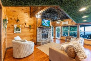 Big Time Hill Cabin with an indoor pool hot tub & great views - 4