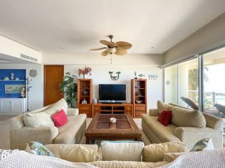 Oceanfront 3BR Condo with Pools & Beach #202 - 6