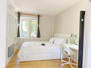 Spacious 4BR2BAHouse sleep 8 near Western Univercity Free Parking - 5