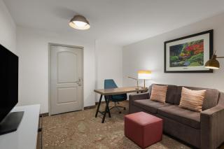 Hilton Garden Inn Portland Airport - 2
