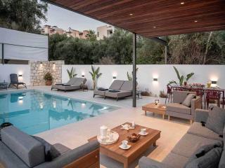 Sea-View Villa with Rooftop Hot Tub - 5
