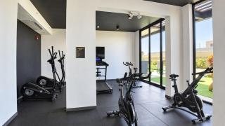 Sky Garden Tower Apartment with Air Conditioning just 15 min to the Airport - 3