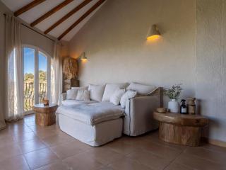 Beautiful villa with pool and stunning view - 9