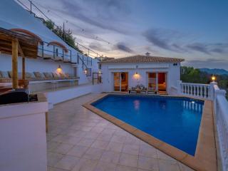 Beautiful villa with pool and stunning view - 4
