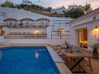 Beautiful villa with pool and stunning view - 3