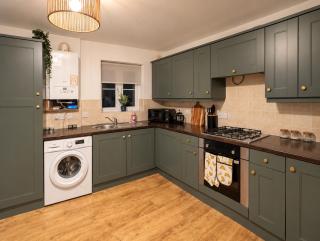 Stylish 4BR Home Perfect for Contractors - 6