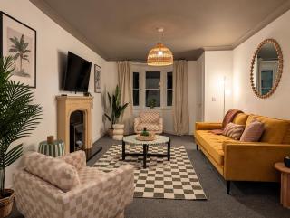 Stylish 4BR Home Perfect for Contractors - 9