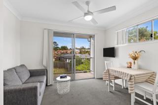 Quiet Modern Studio with a Private Balcony and Lovely Views - 0