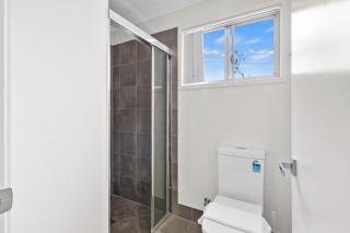 Quiet Modern Studio with a Private Balcony and Lovely Views - 1