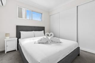 Quiet Modern Studio with a Private Balcony and Lovely Views - 5