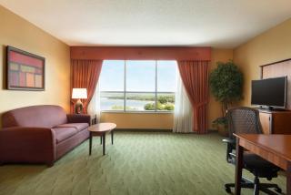 Embassy Suites East Peoria Hotel and Riverfront Conference Center - 4