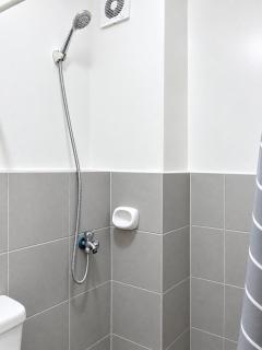 Hiraya Stays Cozy 2 Bedrooms Condo Unit - 1