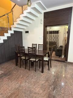 Goldennest Guest House - 1