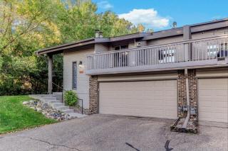 Stone Fireplace Retreat | 3BR Pet-Friendly | Near Lakes - 9