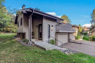 Stone Fireplace Retreat | 3BR Pet-Friendly | Near Lakes - 8