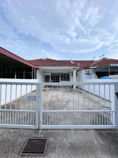 Simple House 2BR 2-5pax near Hospital Kepala Batas - 8