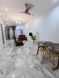 Simple House 2BR 2-5pax near Hospital Kepala Batas - 6