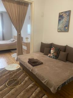 Top Centre Apartment near Vitosha and NDK Self check in and Metro access - 3