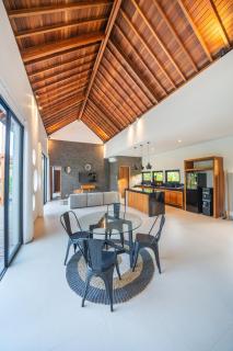 EVEUSS VILLA a Riverside Haven In Ubud - 3