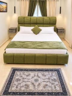 Luxury 1- Bedroom Apartment- River Hills - 3